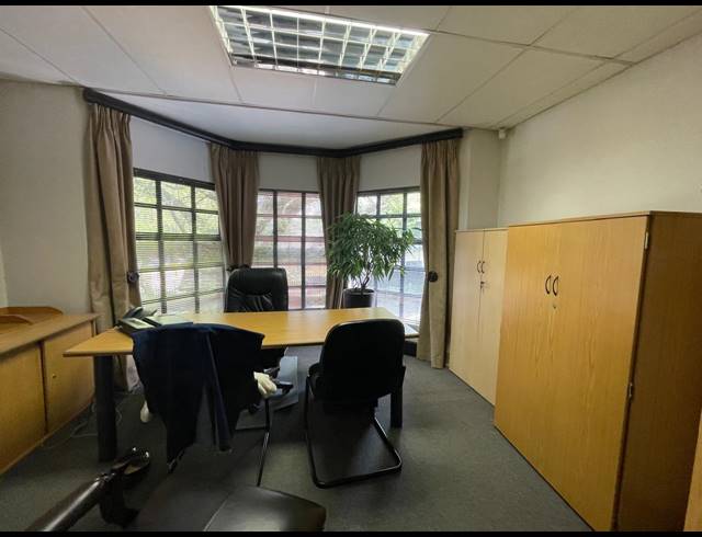 752M² OFFICE FOR SALE IN BRYANSTON